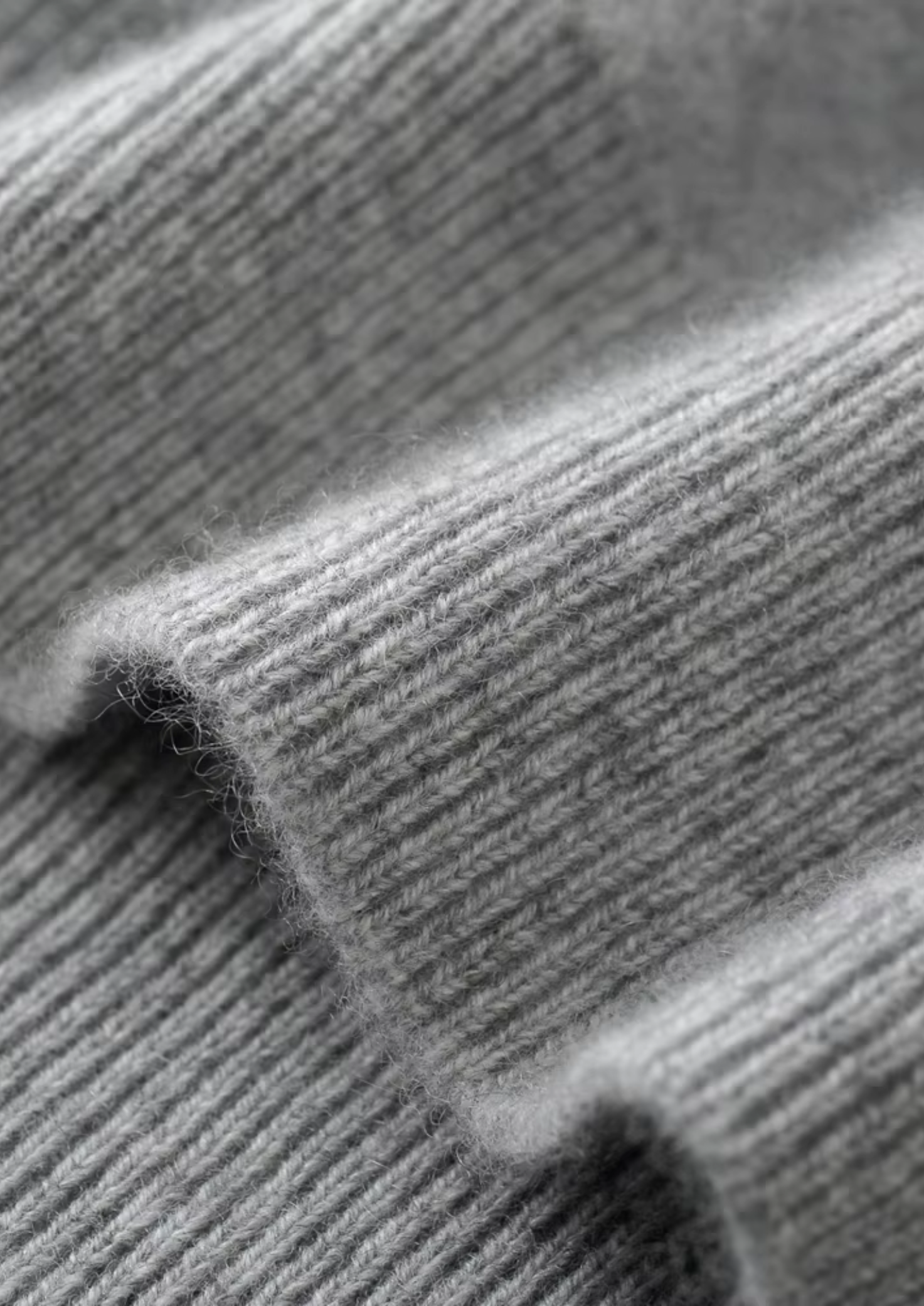 SIGNATURE MERIFIELD™ V-NECK CARDIGAN