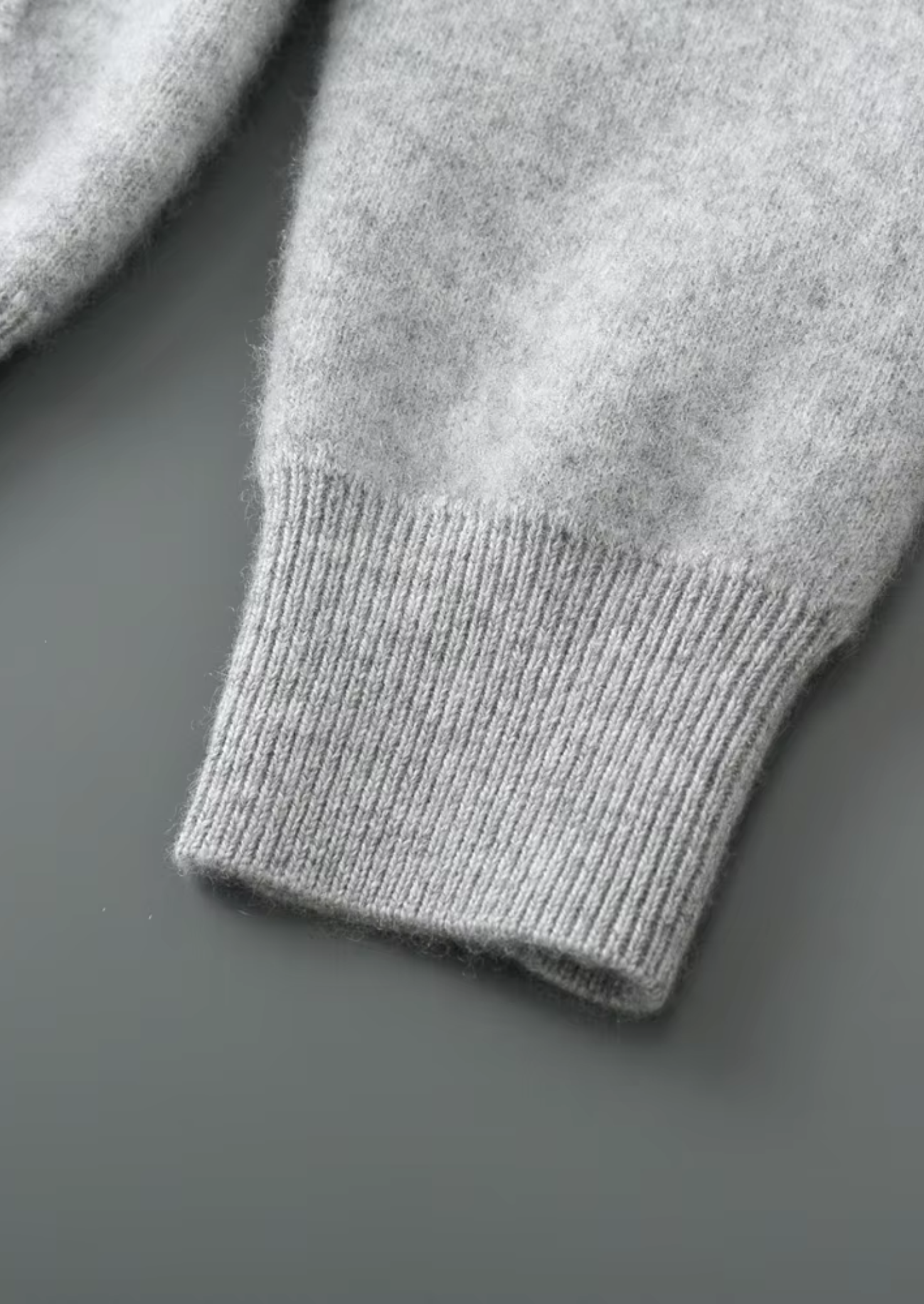 SIGNATURE MERIFIELD™ V-NECK CARDIGAN