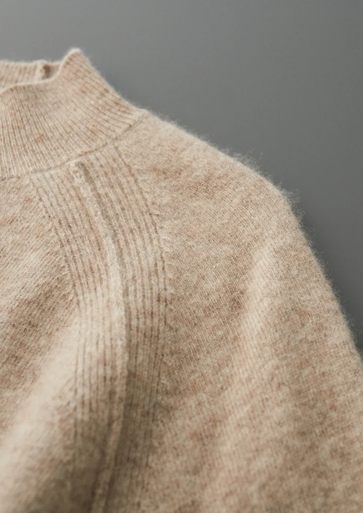 SIGNATURE MERIFIELD™ RAGLAN MOCKNECK