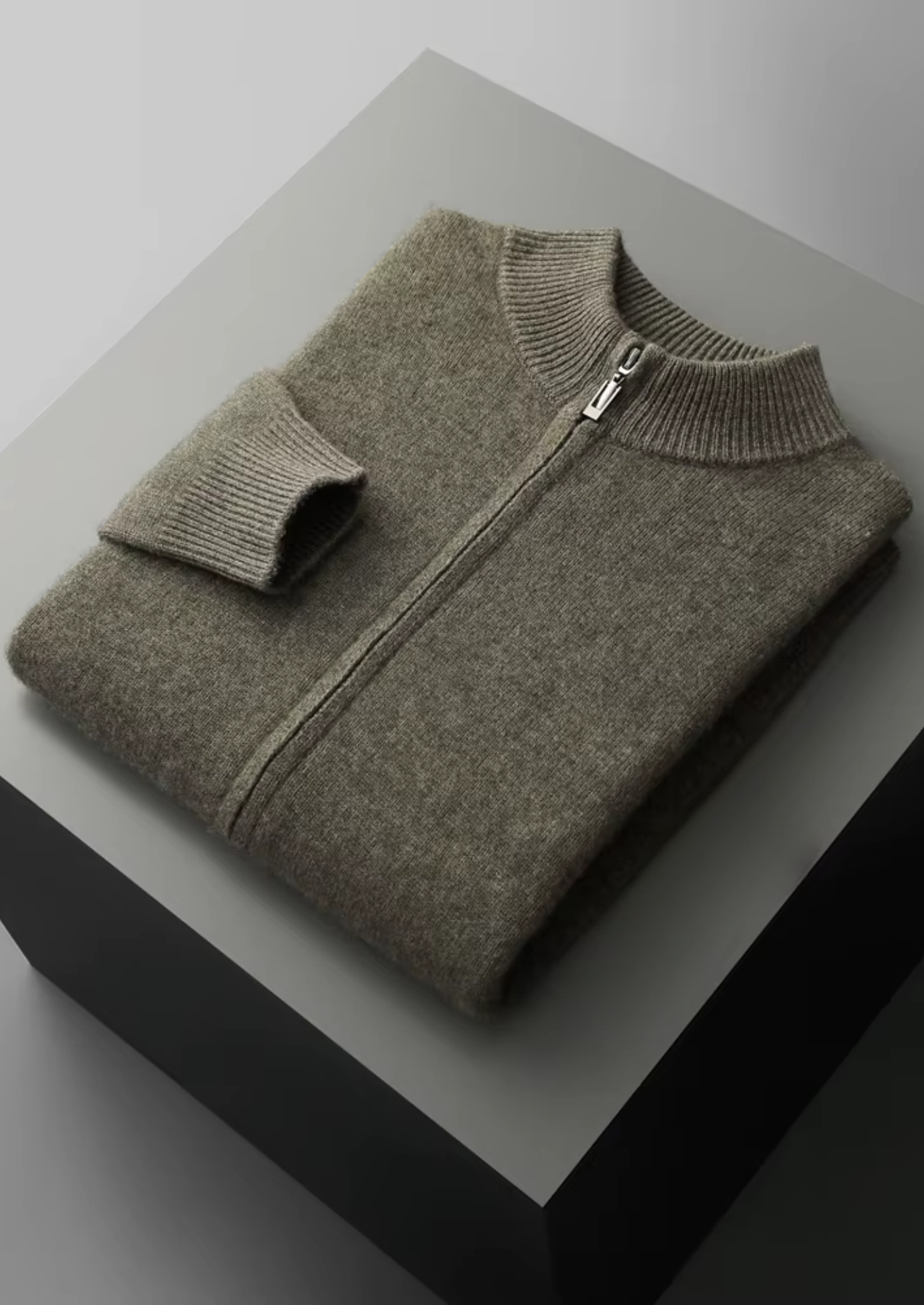SIGNATURE MERIFIELD™ ZIPPER CARDIGAN