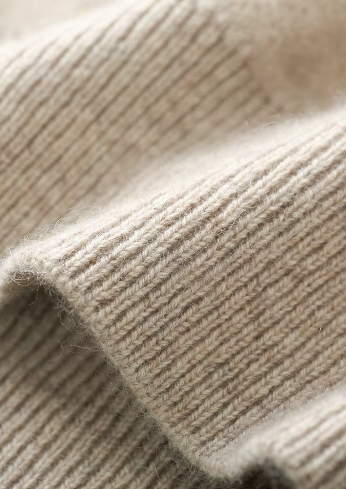SIGNATURE MERIFIELD™ V-NECK CARDIGAN
