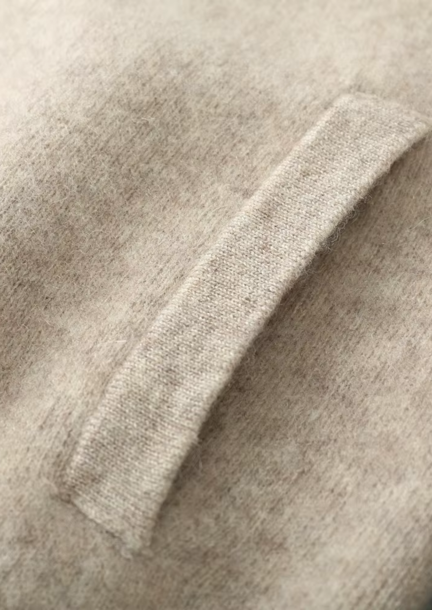 SIGNATURE MERIFIELD™ V-NECK CARDIGAN