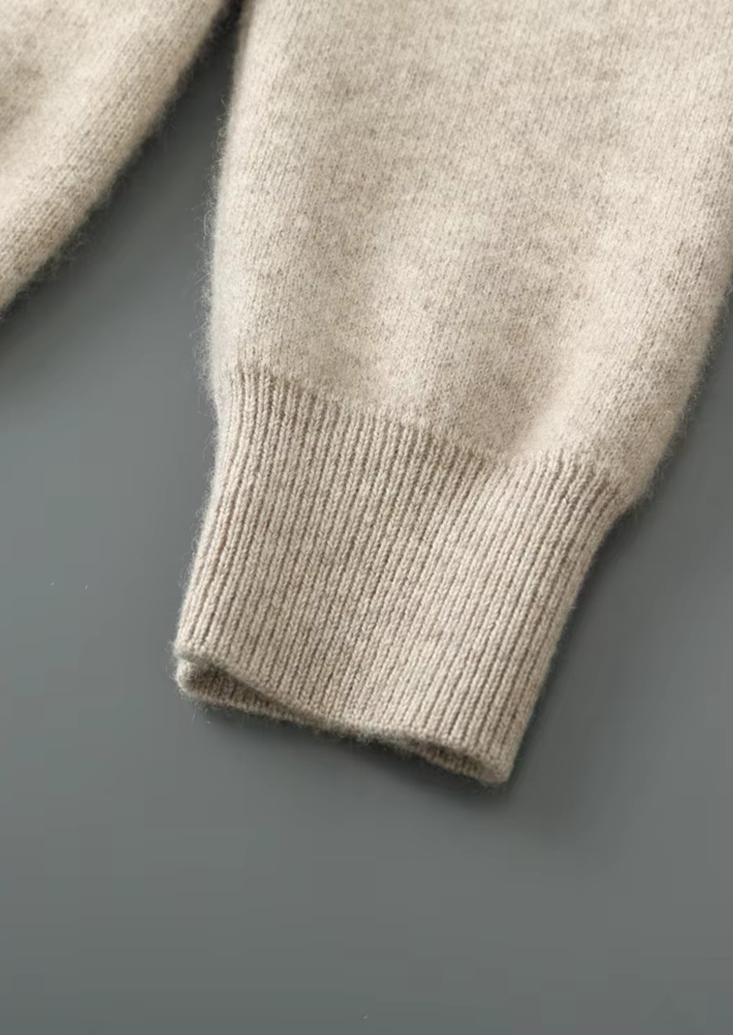 SIGNATURE MERIFIELD™ V-NECK CARDIGAN