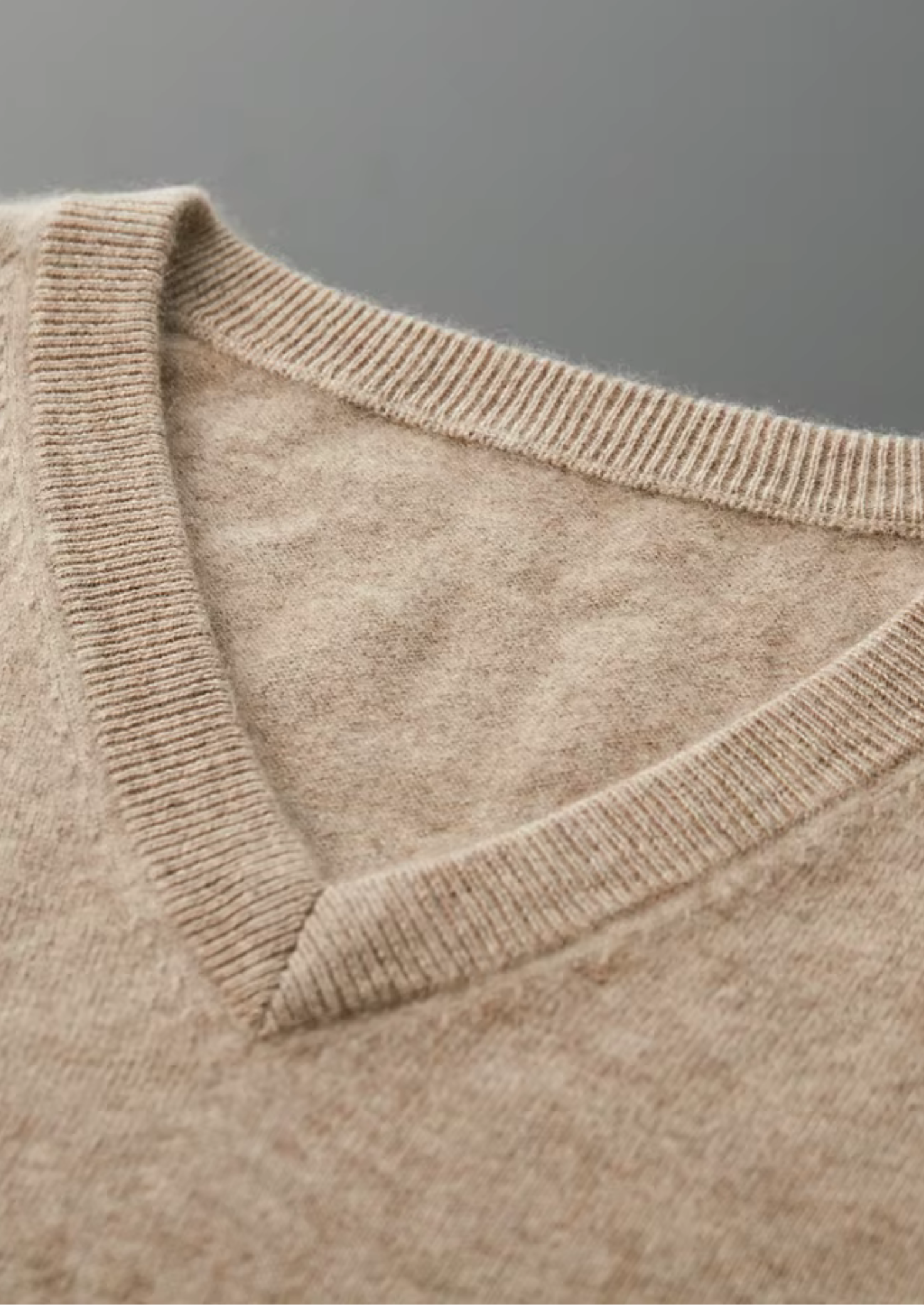 SIGNATURE MERIFIELD™ CLASSIC V-NECK SWEATER
