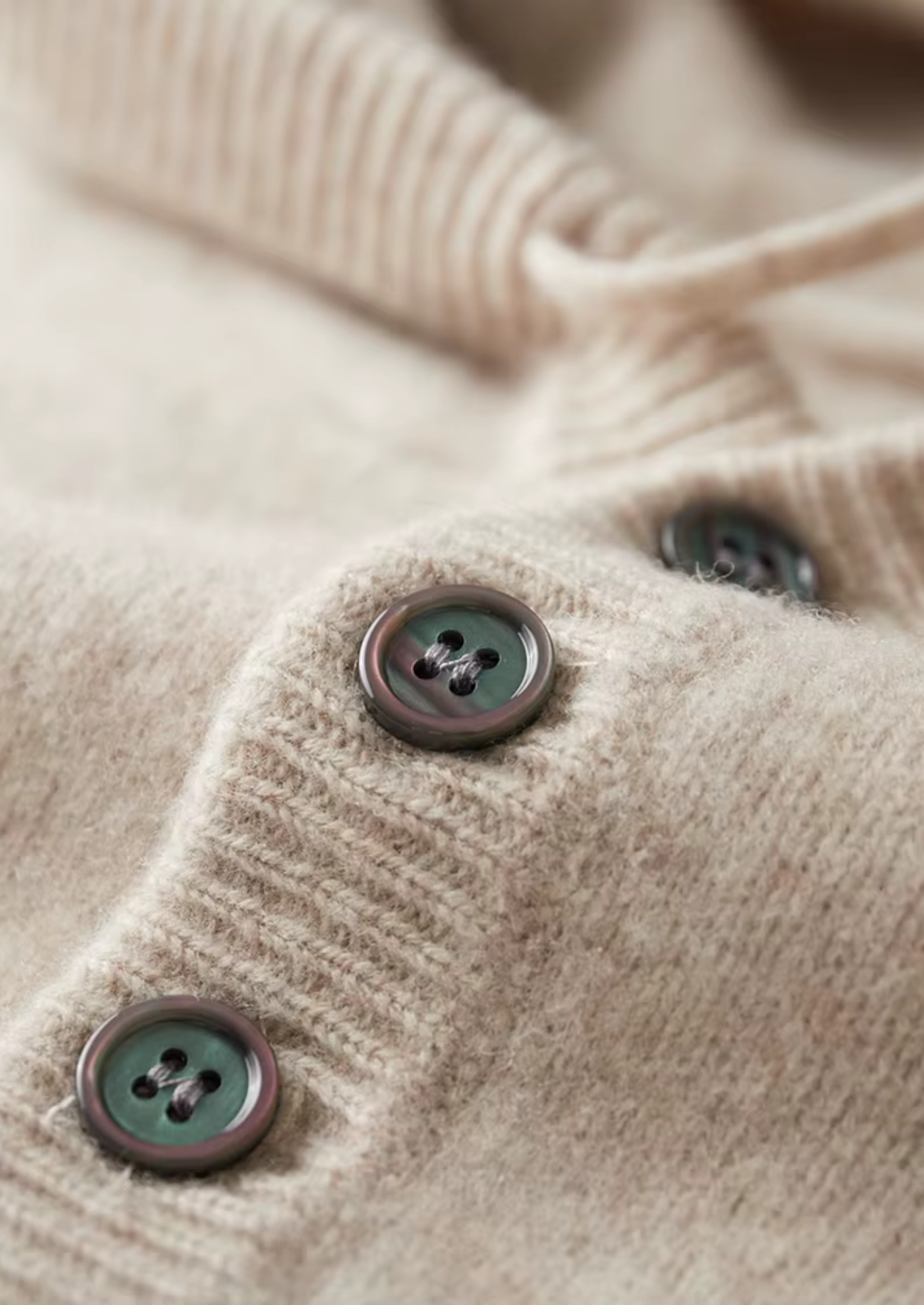 SIGNATURE MERIFIELD™ BUTTON HOODIE