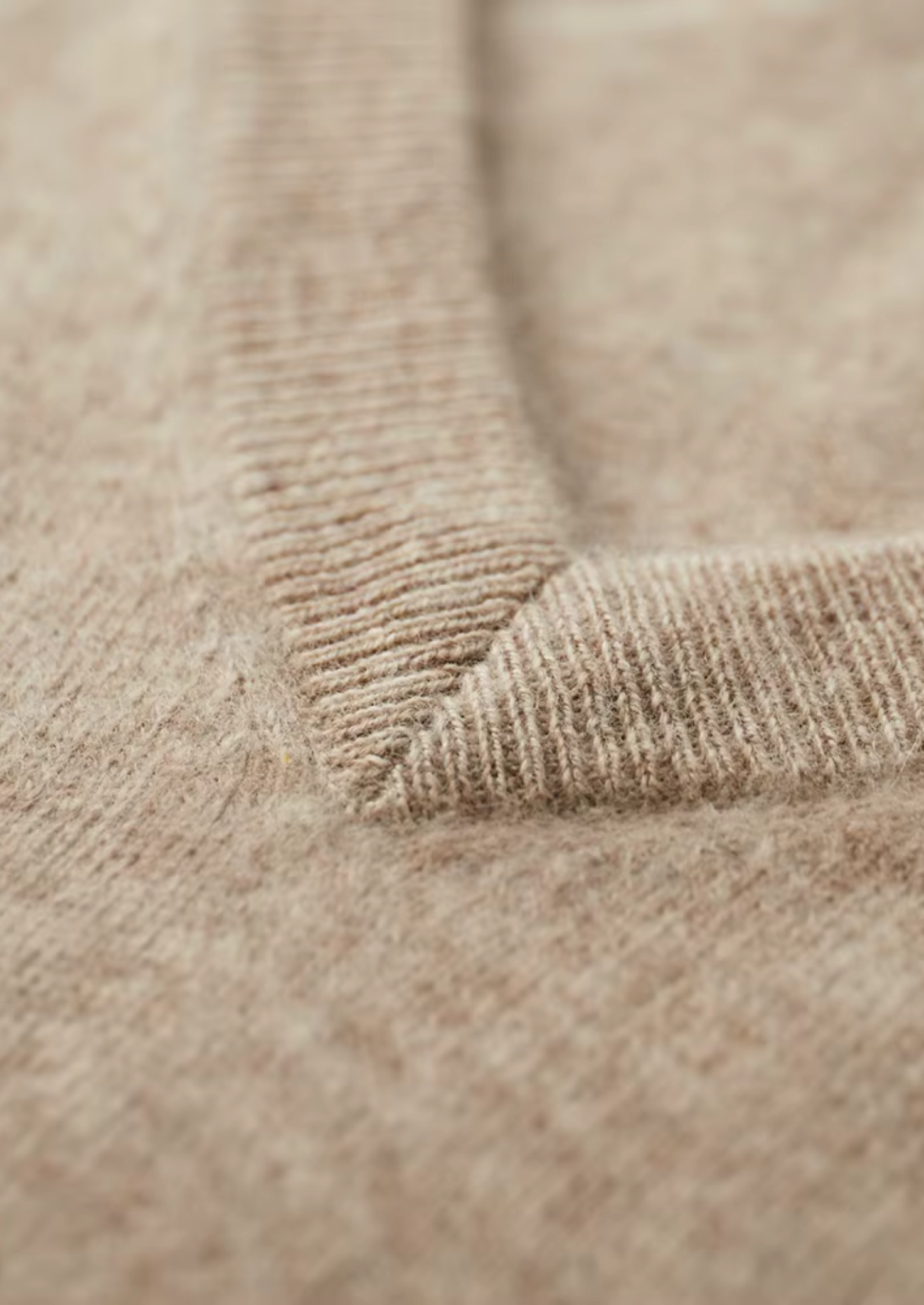 SIGNATURE MERIFIELD™ CLASSIC V-NECK SWEATER