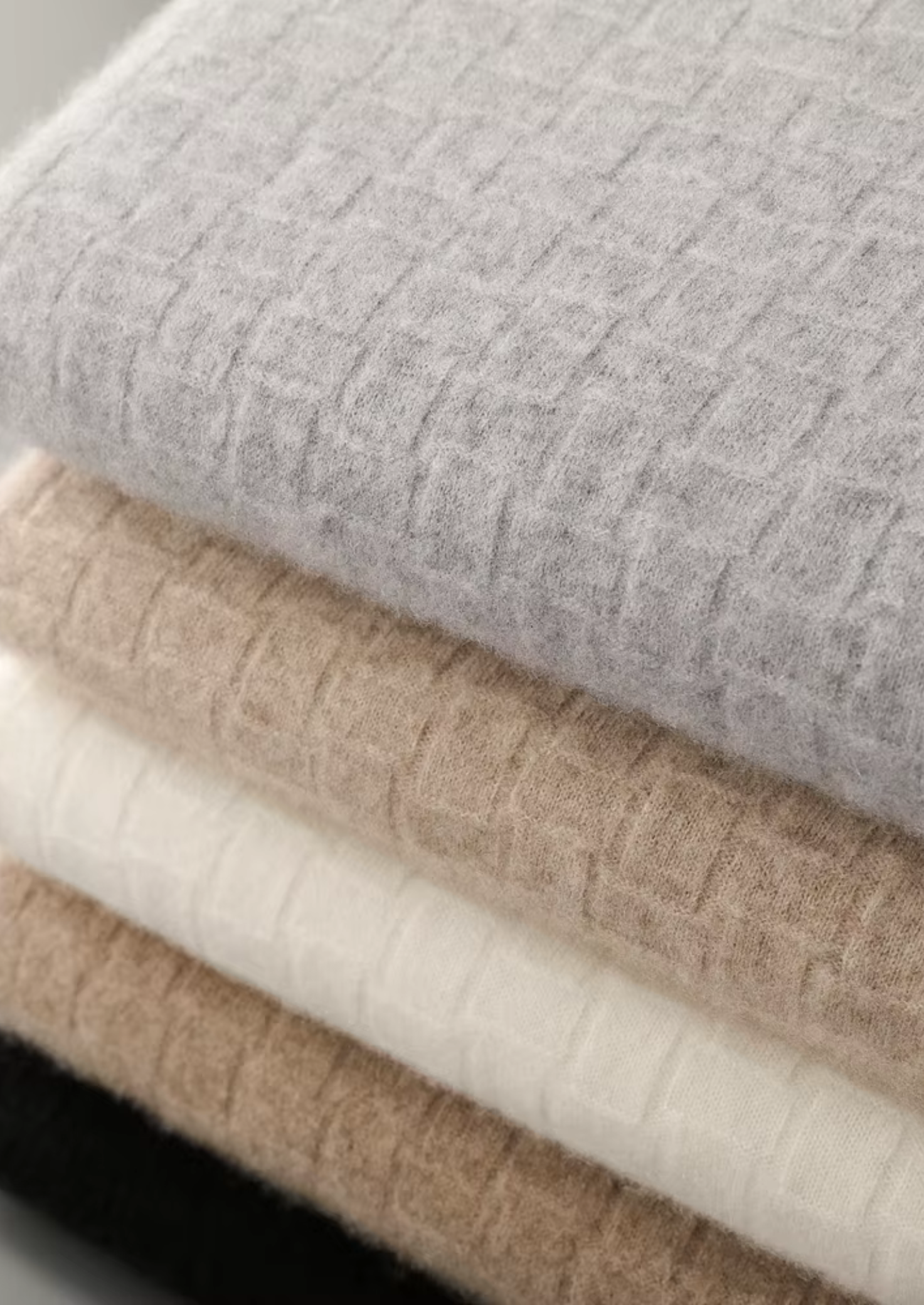 SIGNATURE MERIFIELD™ TEXTURED MOCKNECK