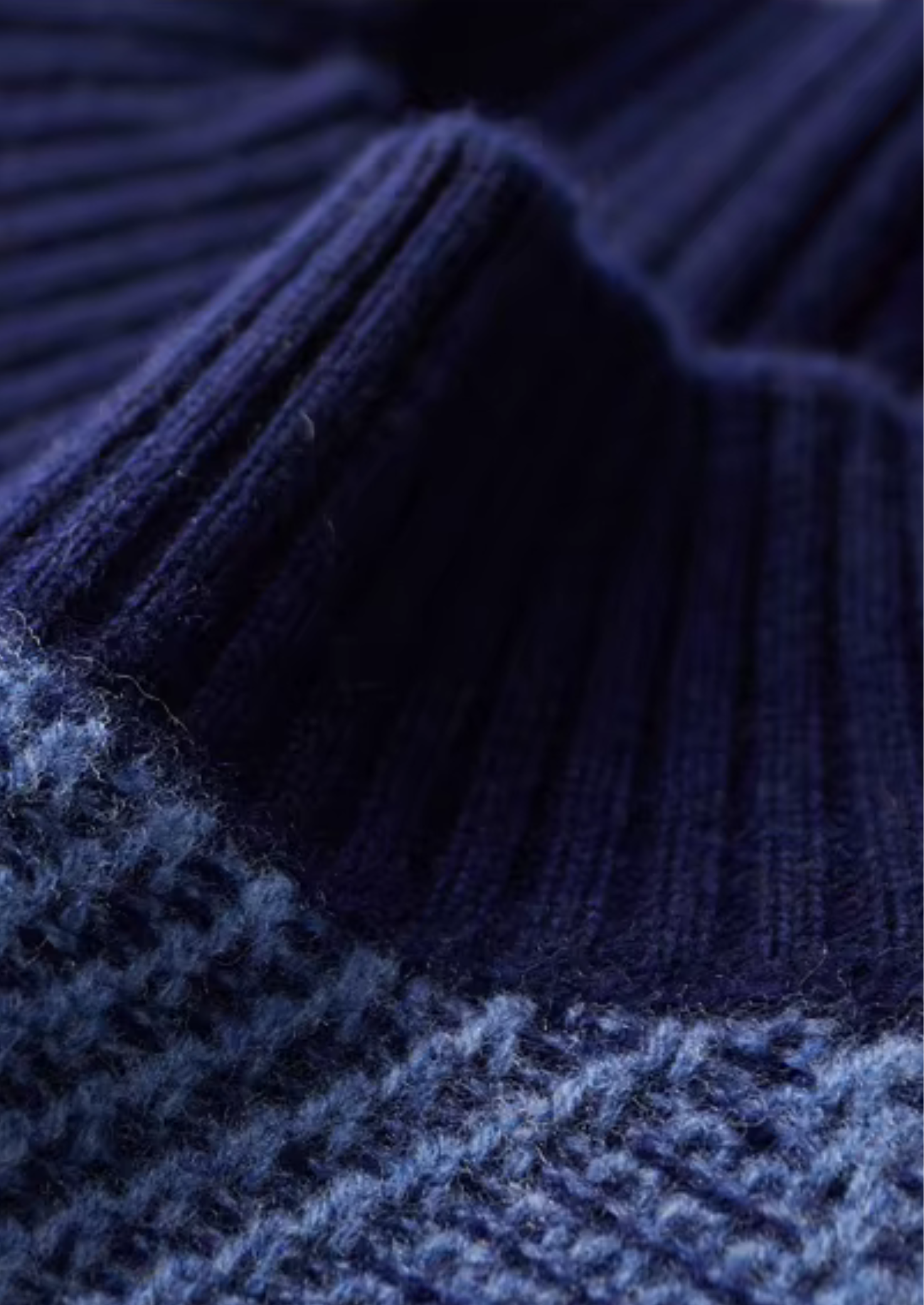 SIGNATURE MERIFIELD™ TWO TONE PATTERNED MOCKNECK