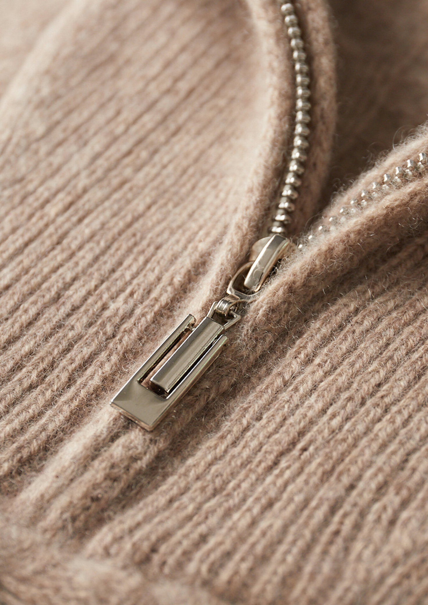 HERITAGE VELWICK™ BEIGE CABLE HALF ZIP SWEATER