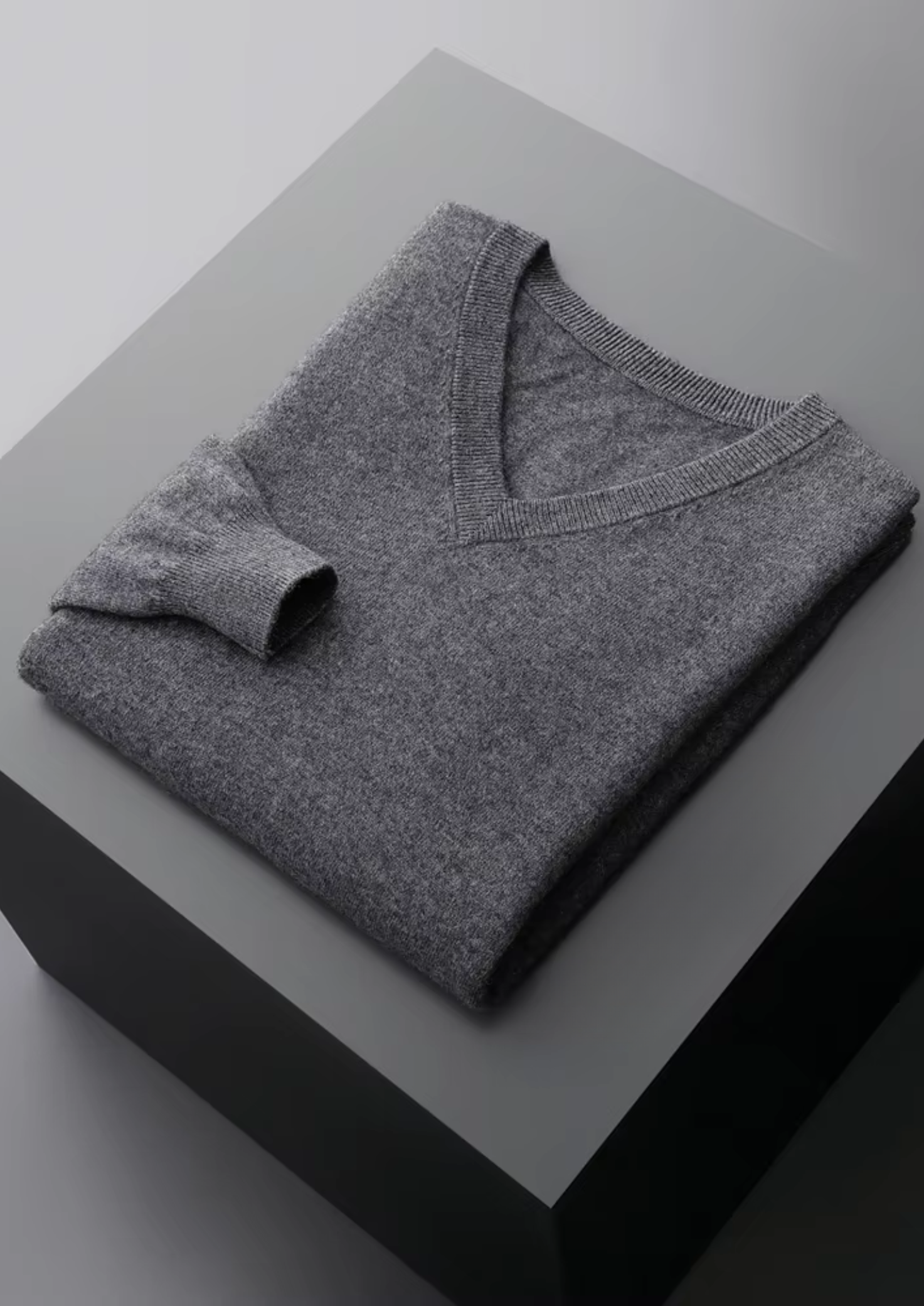 SIGNATURE MERIFIELD™ CLASSIC V-NECK SWEATER